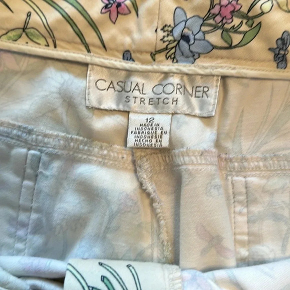 Casual Corner flowery pants size 12 - Picture 3 of 9